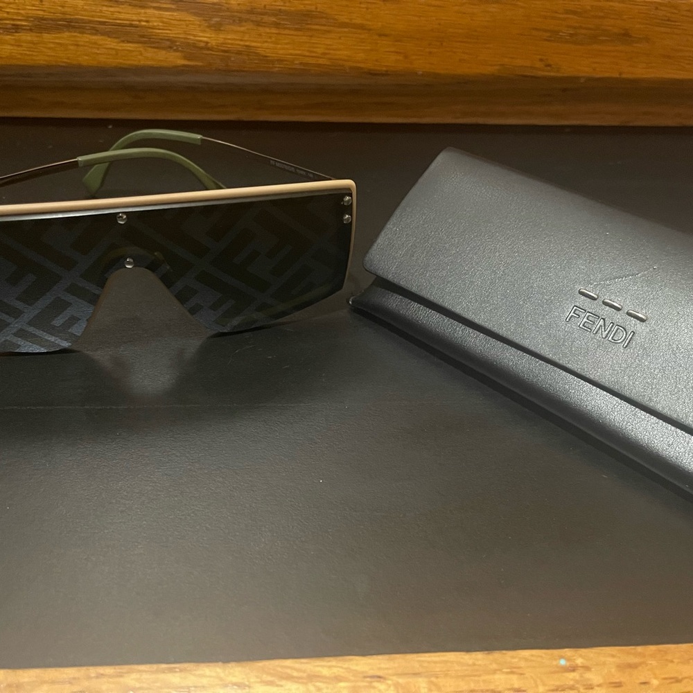 Authentic Fendi signature sunglasses M0076/G/S